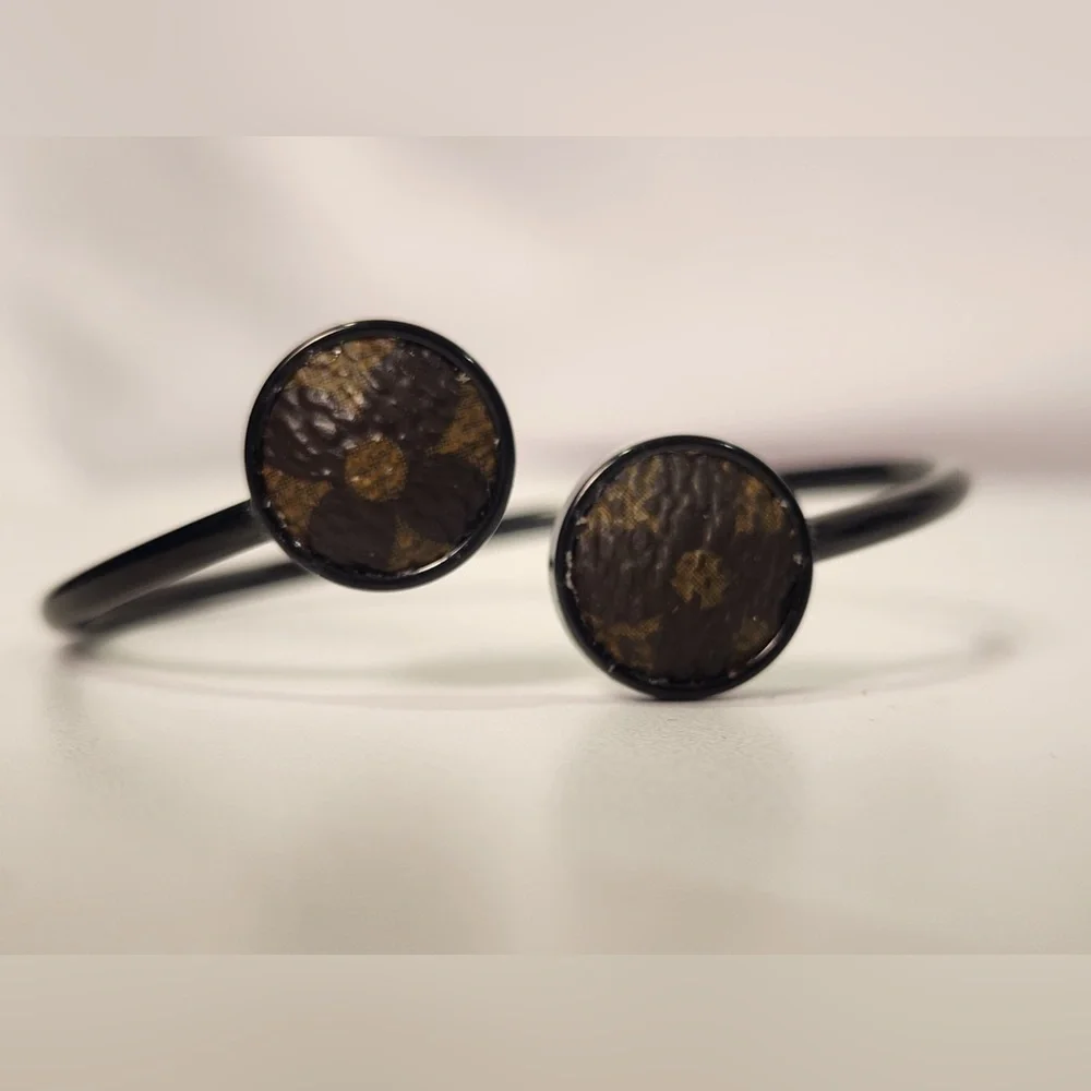 Louis Vuitton Brown Monogram Canvas Black Wrap Cuff Bracelet Clover Flower
